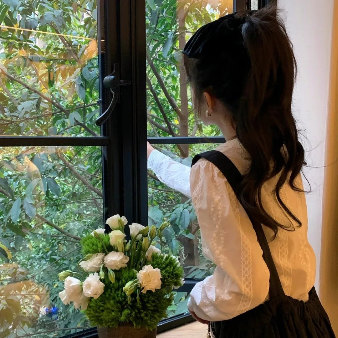 八重子的低音海报